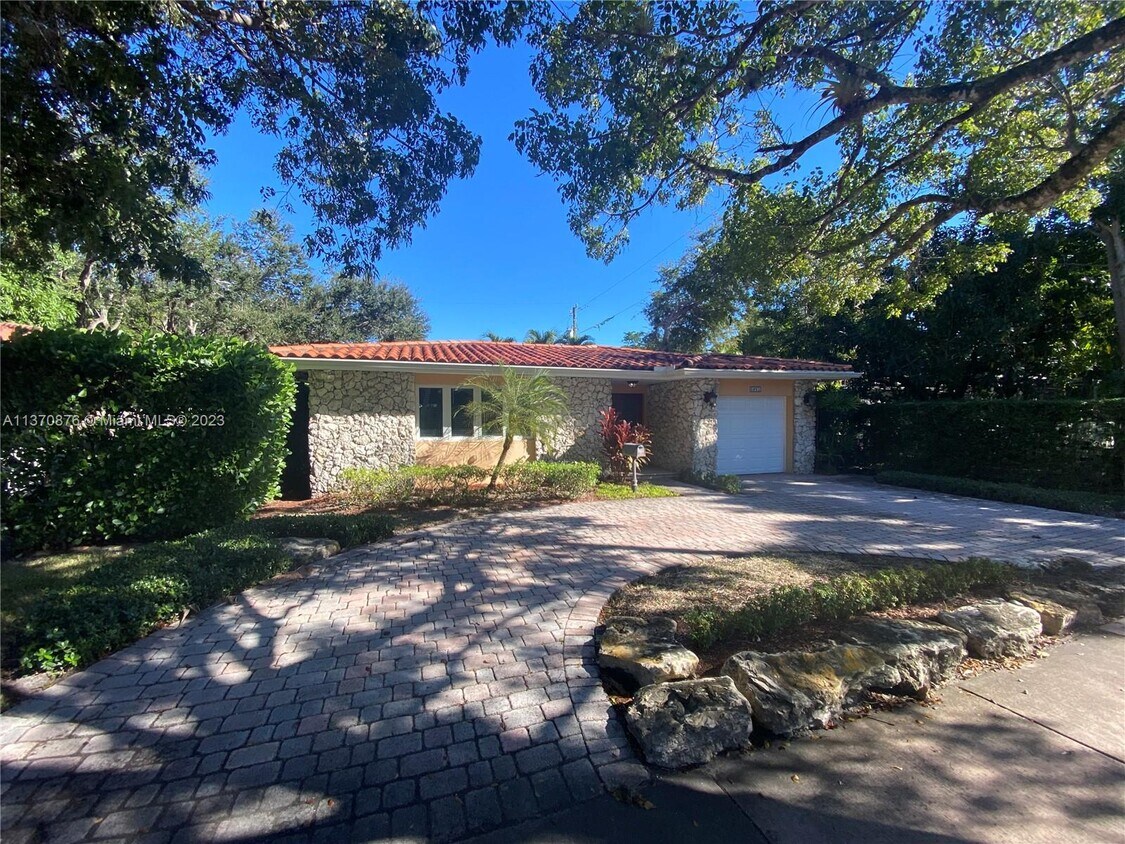 Primary Photo - 4861 Red Rd