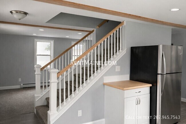 Building Photo - 492 Main St