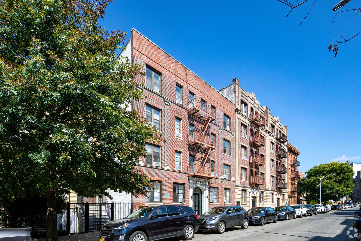 3044 32nd St, Astoria, NY 11102 - Apartments in Astoria, NY ...