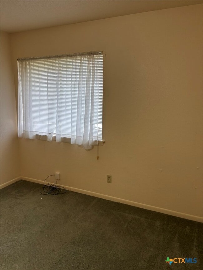 Foto del edificio - 304 Rattan Dr