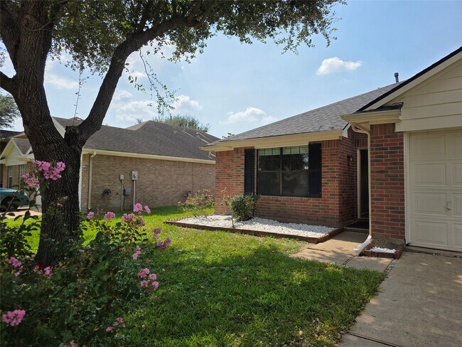 Foto del edificio - 16106 Darwood Ct