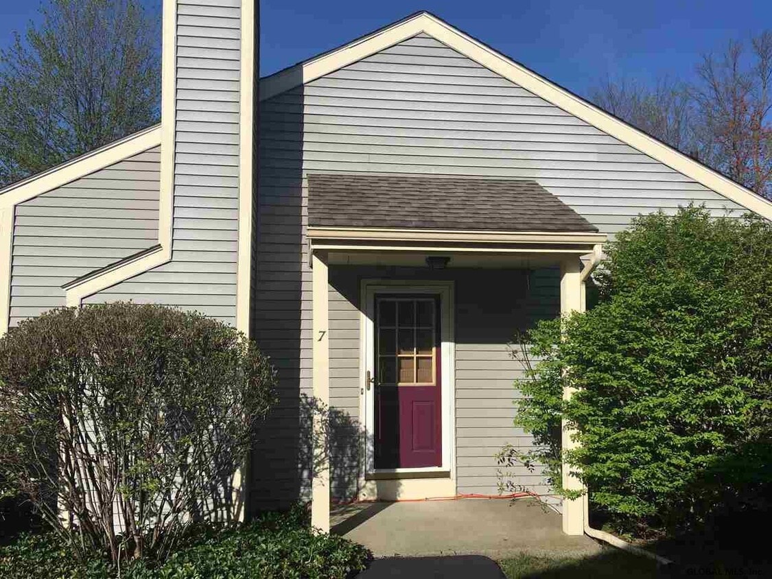 7 Minuteman Ct, Clifton Park, NY 12065 Townhome Rentals in Clifton
