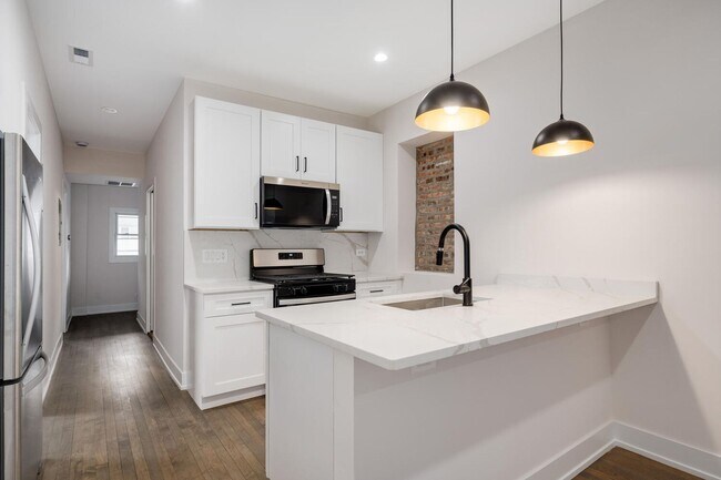 Foto del edificio - 2455 W Armitage Ave