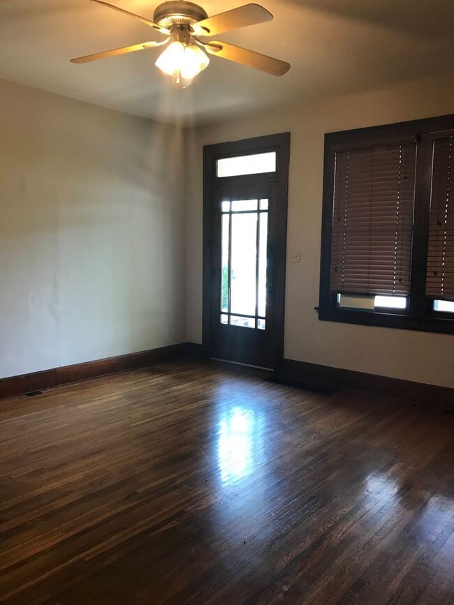 Building Photo - Cherry Street Duplex