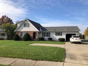 Building Photo - 141-143-143 Southpark Dr
