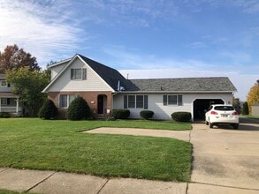 Building Photo - 141-143-143 Southpark Dr