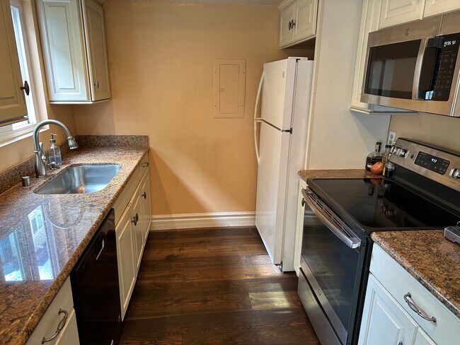 Building Photo - 2119 Voorhees Ave