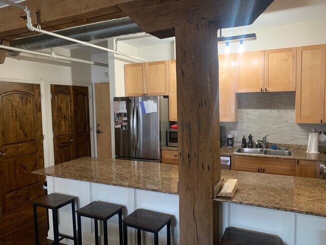 Foto del edificio - 1735 W Diversey Pkwy