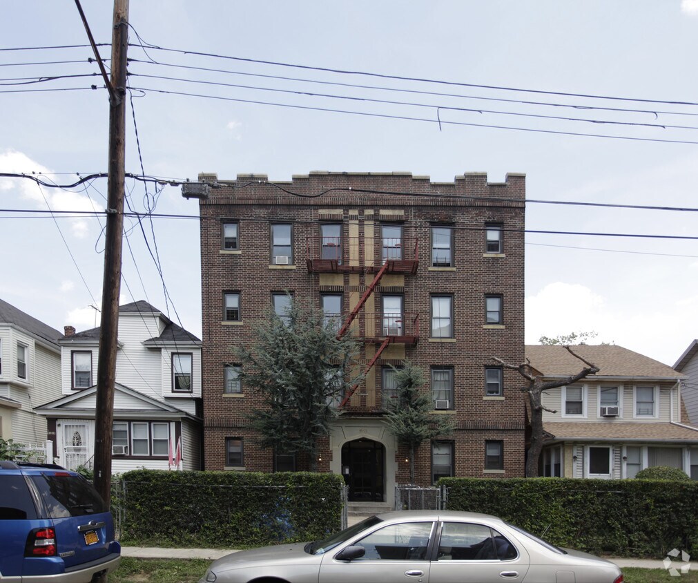 Building Photo - 91-21 195th St