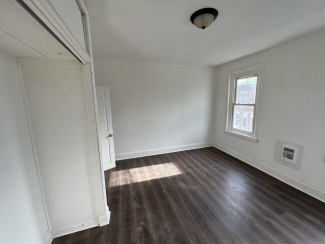 Building Photo - 1855 E Lippincott St