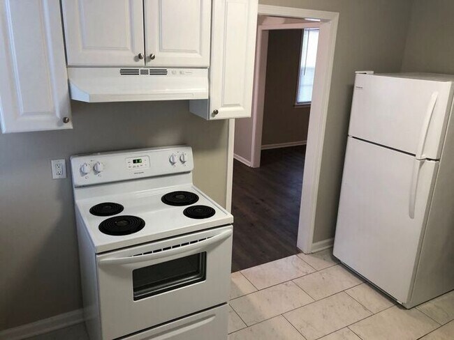 Building Photo - 3 Bedroom Duplex - Old Hickory