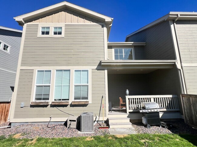 Foto del edificio - Spacious 3-Bedroom, 2.5-Bath Paired Home