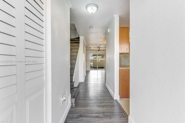 Building Photo - 3 br, 2.5 bath Townhome - Bonita Villas Condo