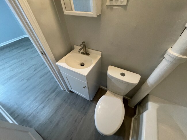 Foto del edificio - 407 W 23rd St