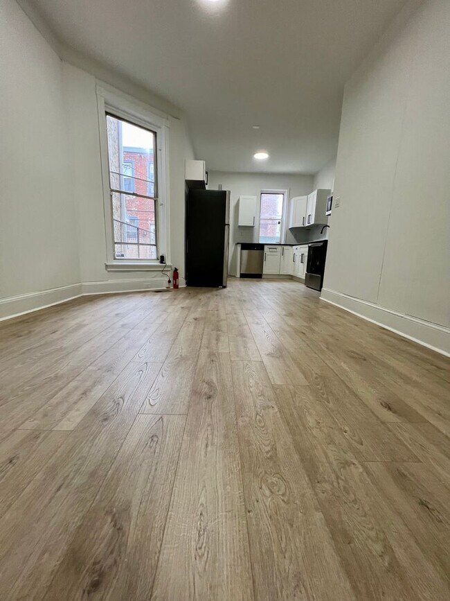 Foto del edificio - Newly Renovated 3-Bedroom Townhouse in Elmwood Park! Available mid-May!