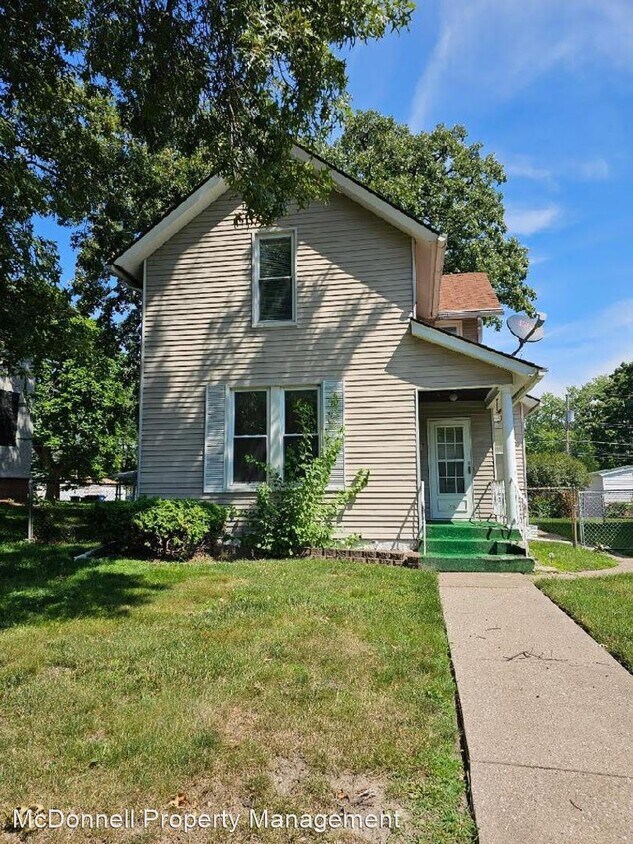 916 E 14th St, Davenport, IA 52803 House Rental in Davenport, IA