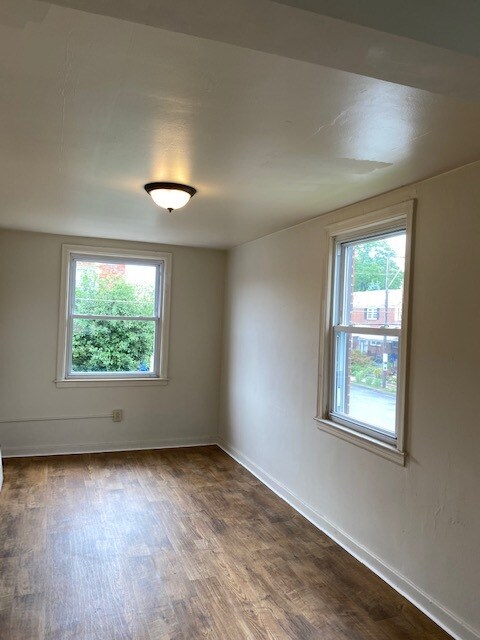 Building Photo - 383 Hale Ave