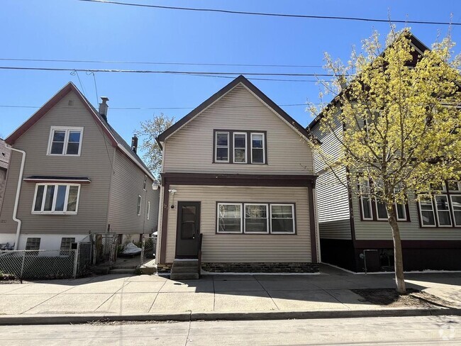 Building Photo - 923 E Clarke St