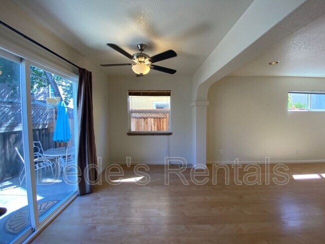 Building Photo - 326 White Pine Ct