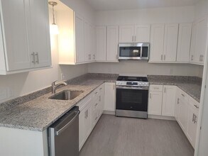 Building Photo - 10 Franklin Ave