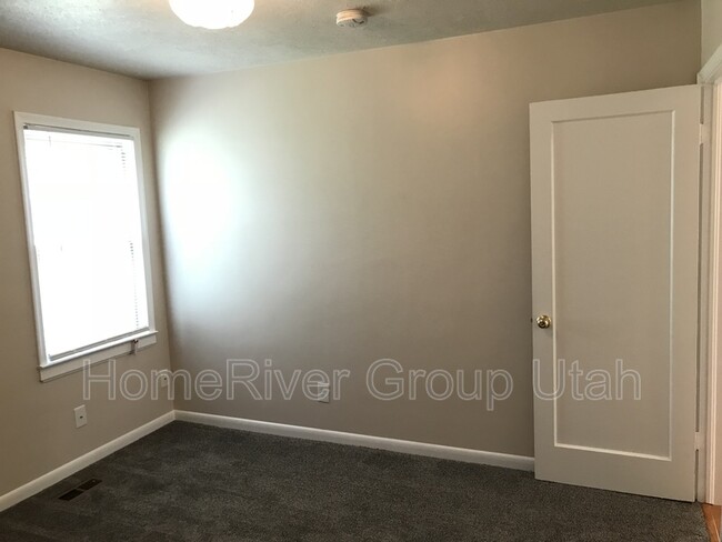 Foto del edificio - 644 Warnock Ave S