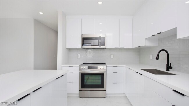 Foto del edificio - 9002 Somerset Ln