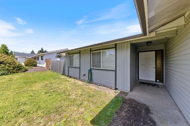 Building Photo - Charming 3-Bedroom Home with 2 Full Baths ...