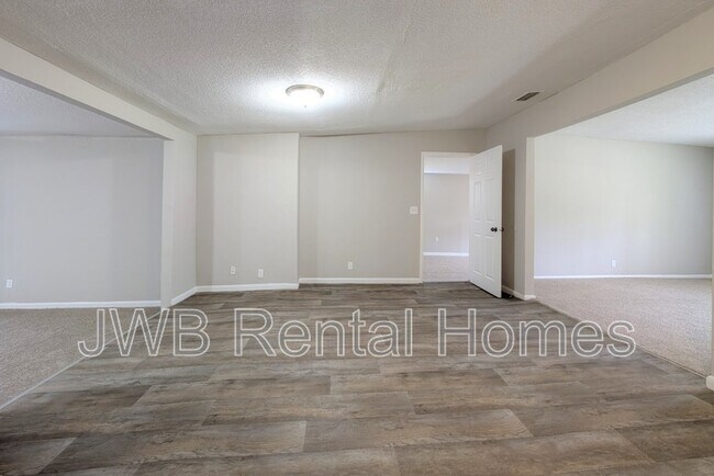 Foto del edificio - 7762 Lake Park Dr