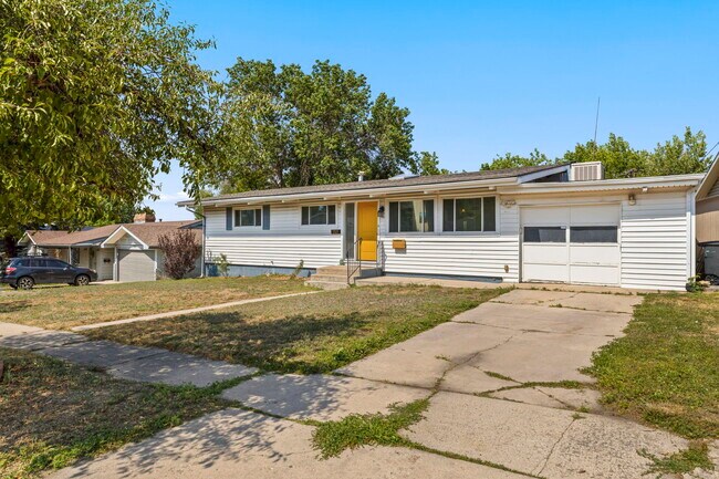 Building Photo - 1321 Eagle View Dr