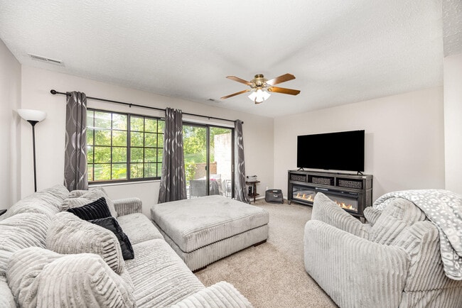 Building Photo - 6307 Cliffside Dr