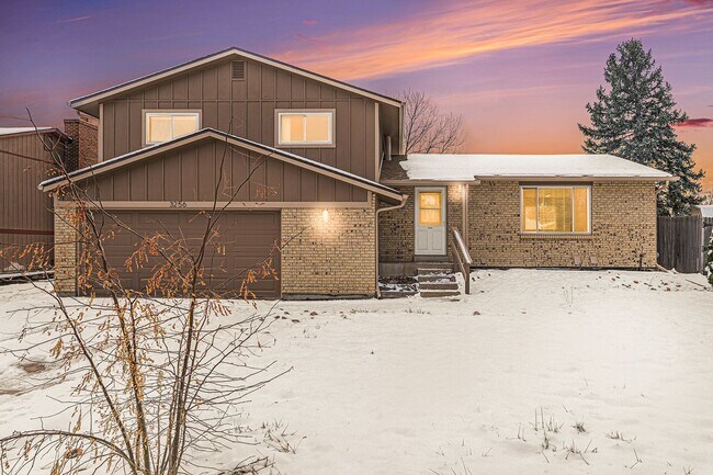 Foto del edificio - 3 bedroom 2.5 bathroom in Heather Ridge!