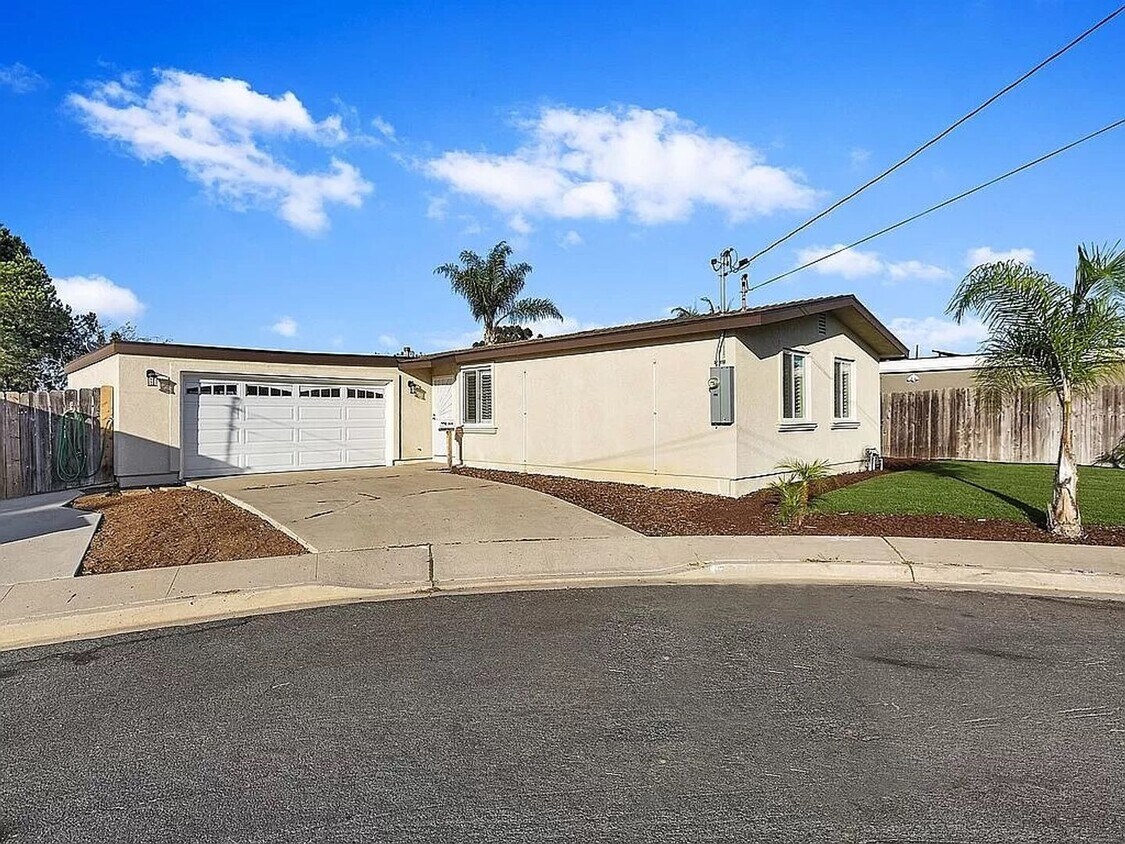 Primary Photo - BEAUTIFUL AND SPACIOUS 3 BED - 2 BATH HOUS...