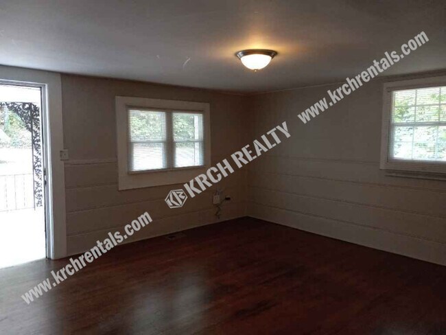 Building Photo - Cozy 2-Bed, 2-Bathroom Home