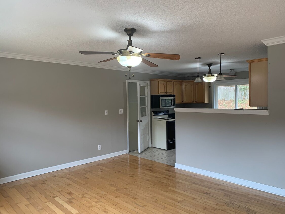 Foto principal - 3 Bedroom Home in Hixson