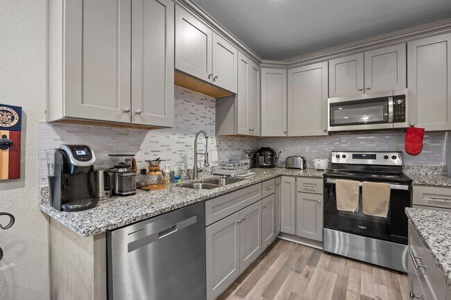 Foto del edificio - For Rent in Norfolk – Spacious 4 Bedroom Home!