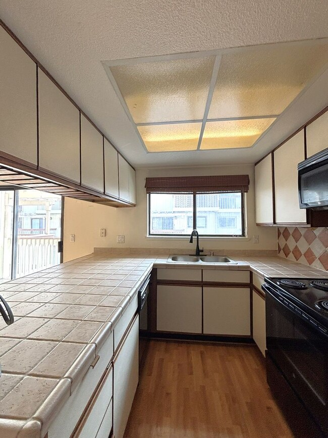 Foto del edificio - Beautiful Spacious Condo