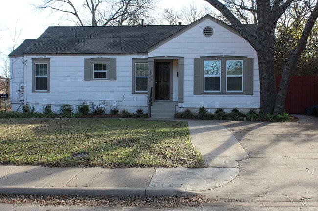 Photo - 1506 15th Pl House