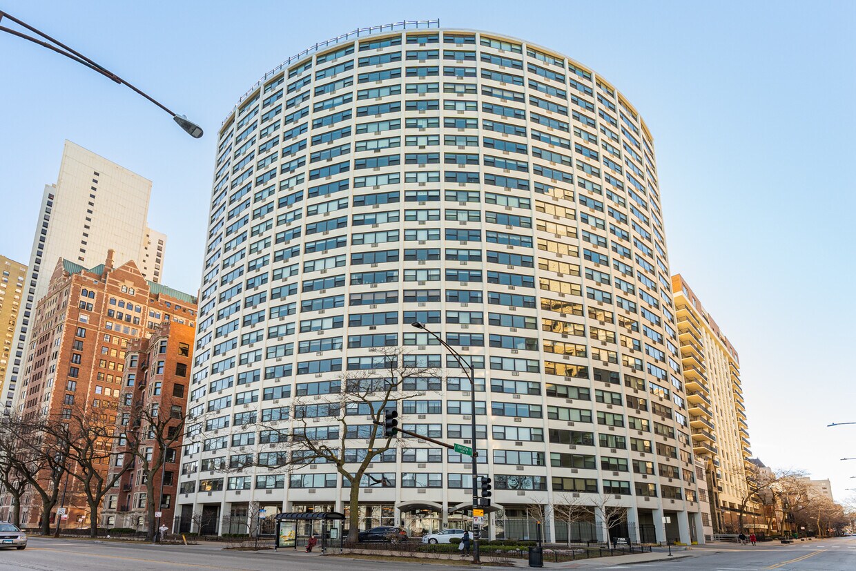 Primary Photo - 1150 N Lake Shore Dr