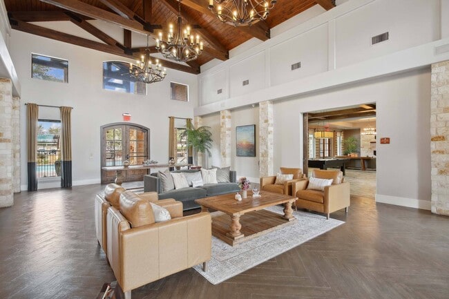 Foto del edificio - Platinum Shavano Oaks Apartments