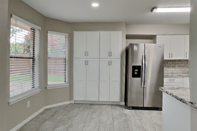 Building Photo - 8718 Pines Pl Dr