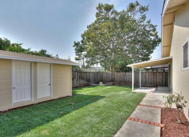 Building Photo - 1209 Sunrise Way