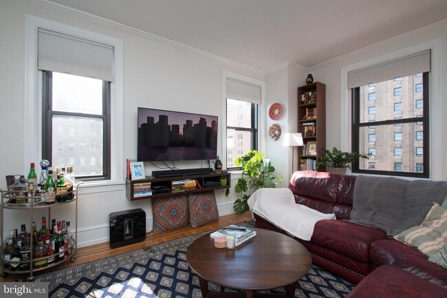 Building Photo - 250 S 17th St