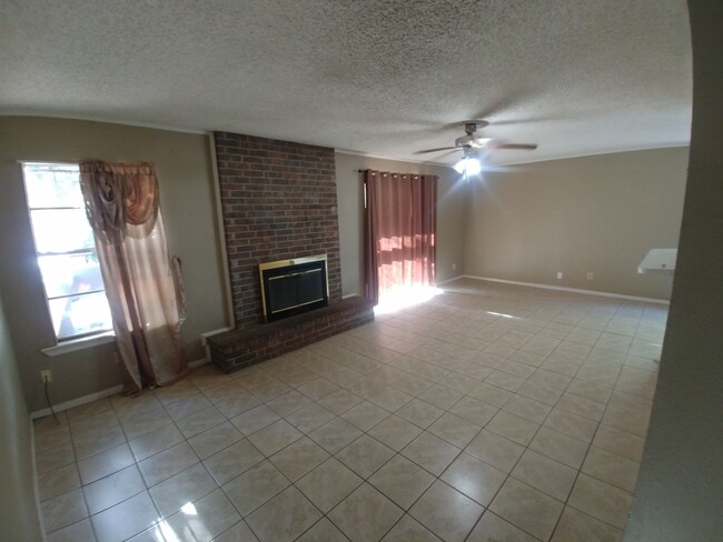 Sala de estar - 10761 Port Arthur Ln