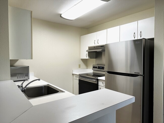 Building Photo - 95 Lumiaina St