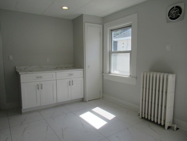 Building Photo - 81 Jetland St