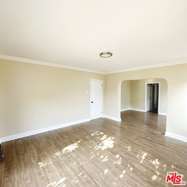 1328 Bronson Ave, Los Angeles, CA 90019 Condo for Rent in Los Angeles