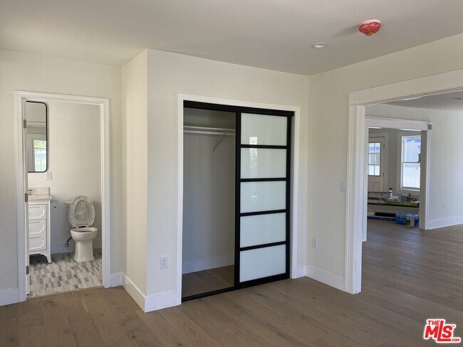 Foto del edificio - 1010 S Bronson Ave