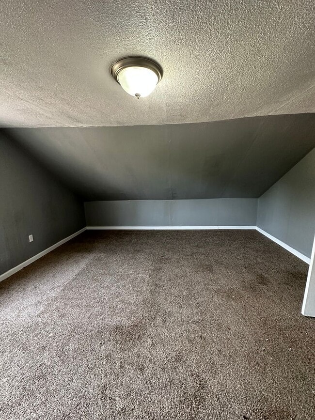 Building Photo - 3bd Single Cash Pay/Section 8