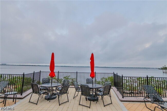 Foto del edificio - 2825 Palm Beach Blvd