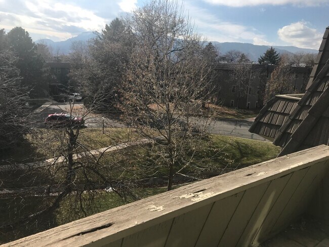 Foto del edificio - Top Floor South Facing One Bedroom Condo In North Boulder!  Perfect Location!